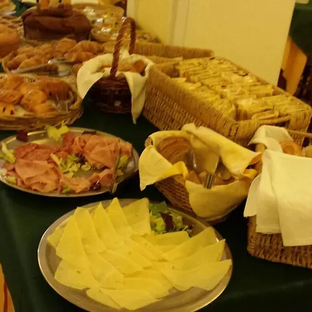 Arno Hotel